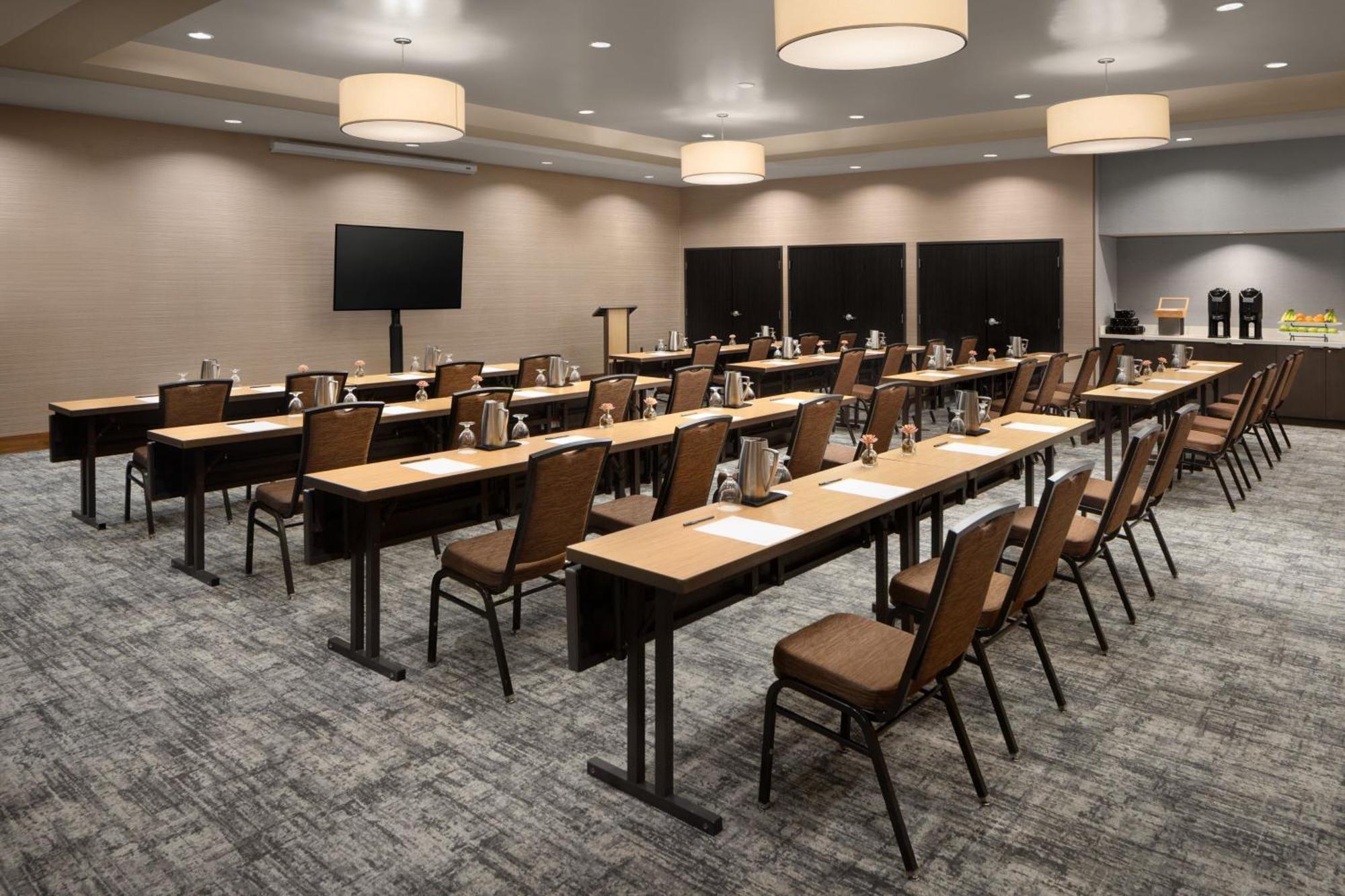Courtyard By Marriott Seattle Bellevue/Downtown Hotel Exterior photo