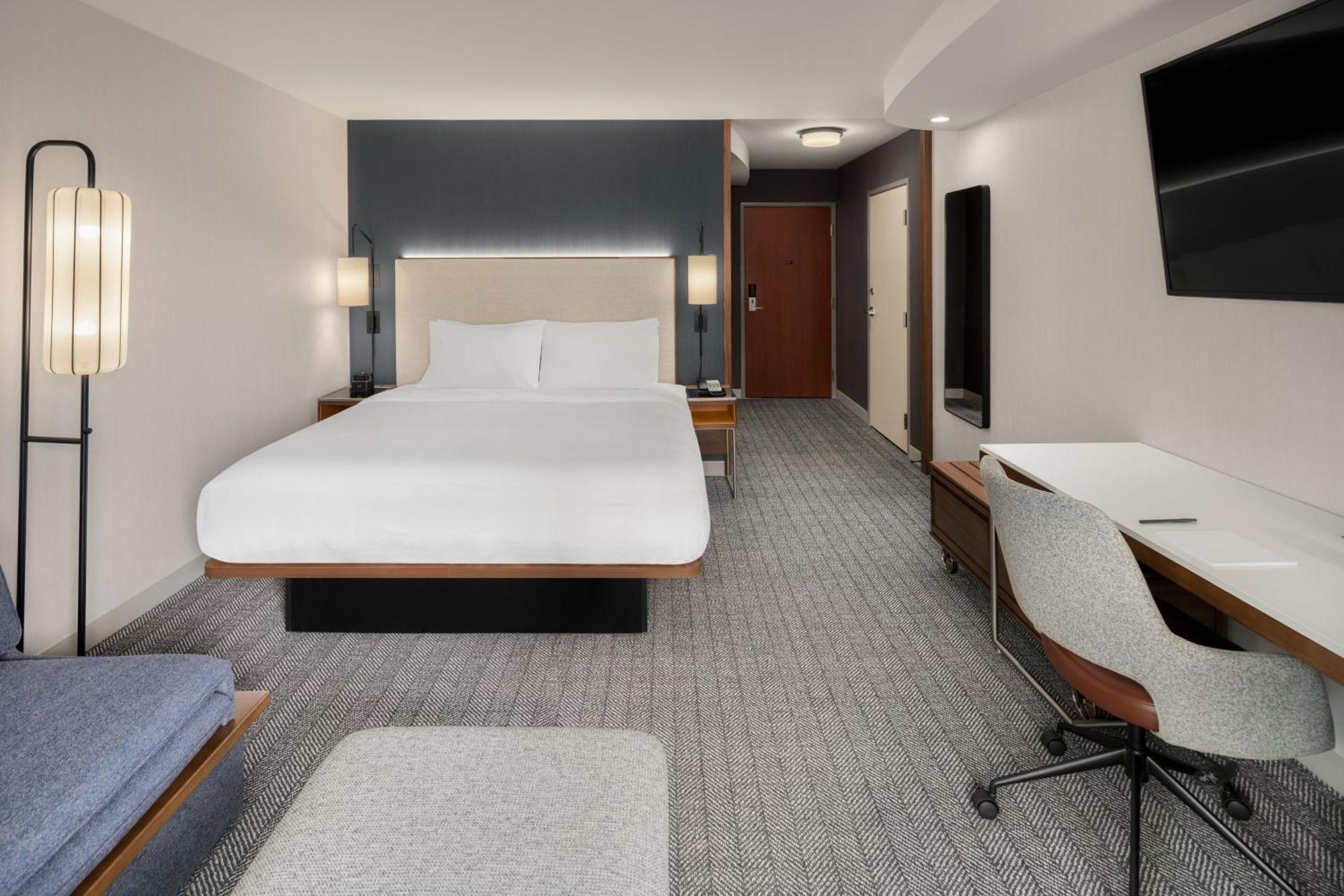 Courtyard By Marriott Seattle Bellevue/Downtown Hotel Exterior photo