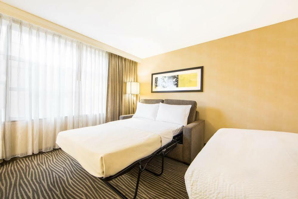 Courtyard By Marriott Seattle Bellevue/Downtown Hotel Exterior photo